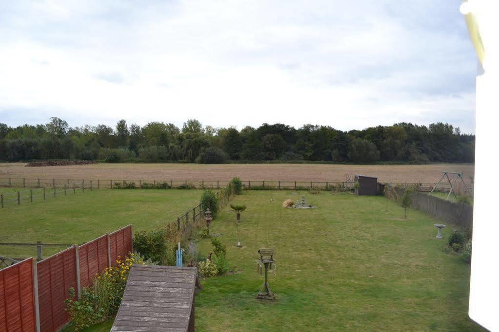Acer Lodge Bed & Breakfast Mundford Esterno foto